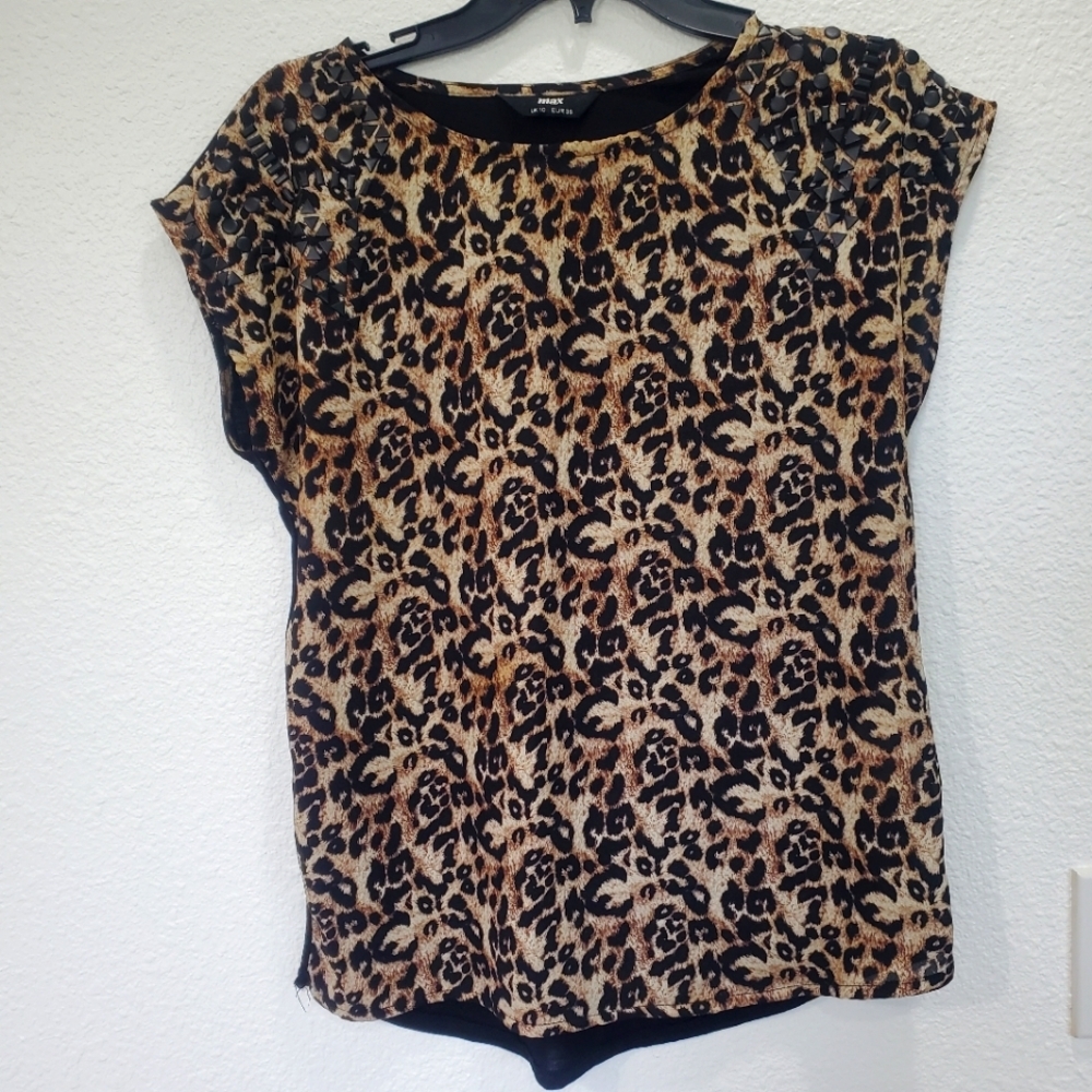 Leopard Print Women's Top ‎ Size 6.
